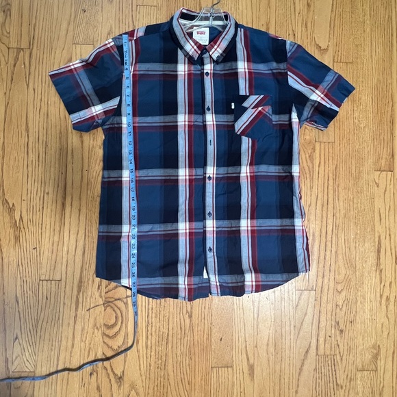 Men’s plaid Levi short sleeve shirt - Picture 4 of 7
